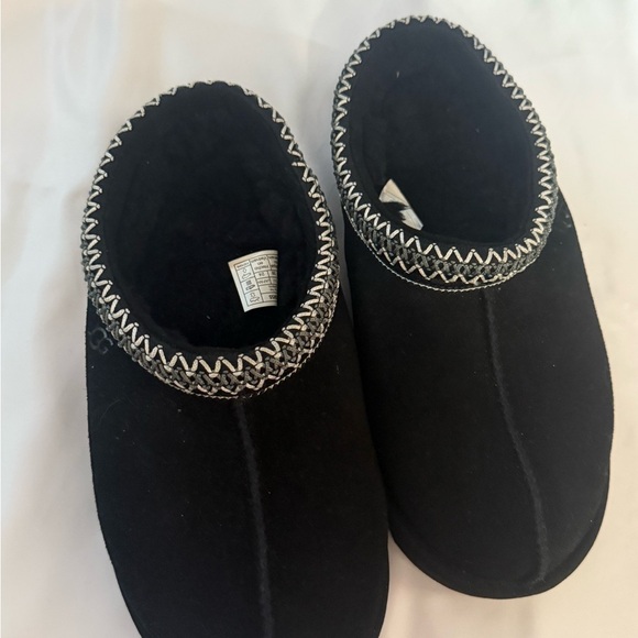 UGG Black Slippers with White Detailing - Picture 2 of 8
